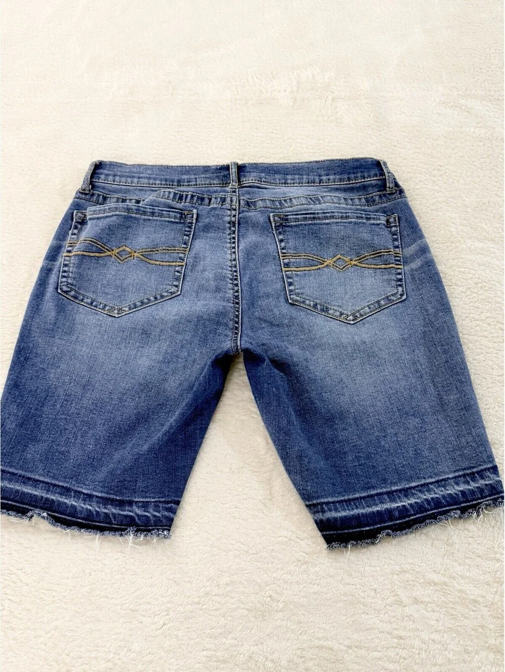 Mudd Women’s FLX Stretch Denim Shorts Size 13 Mid Rise Raw Hem Blue